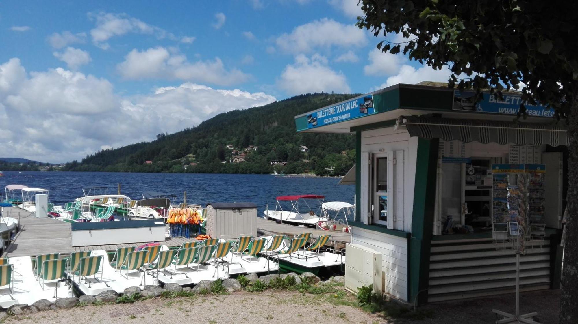 Gite 13 personnes- 7 pièces - wifi - ménage compris - 2 kms du lac des corbeaux - proche pistes navette hivernale à moins de 100m - par aventure le bol d'air à 250m La Bresse Esterno foto
